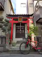 出世稲荷大明神の鳥居