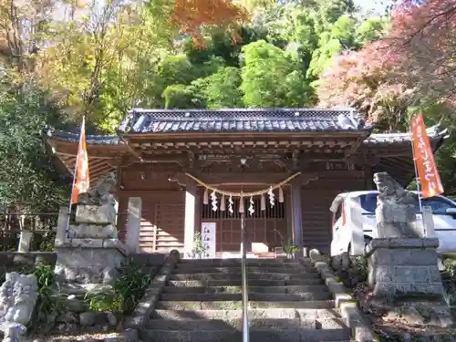 高尾山麓氷川神社の本殿