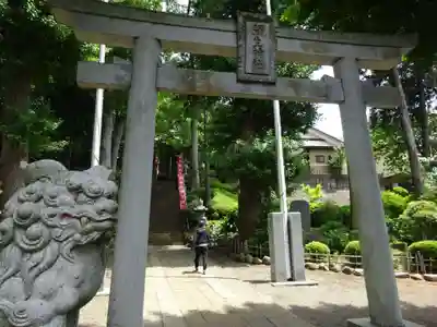 弥生神社の鳥居