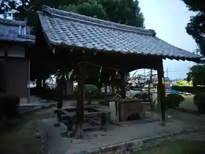 井出神社の手水舎