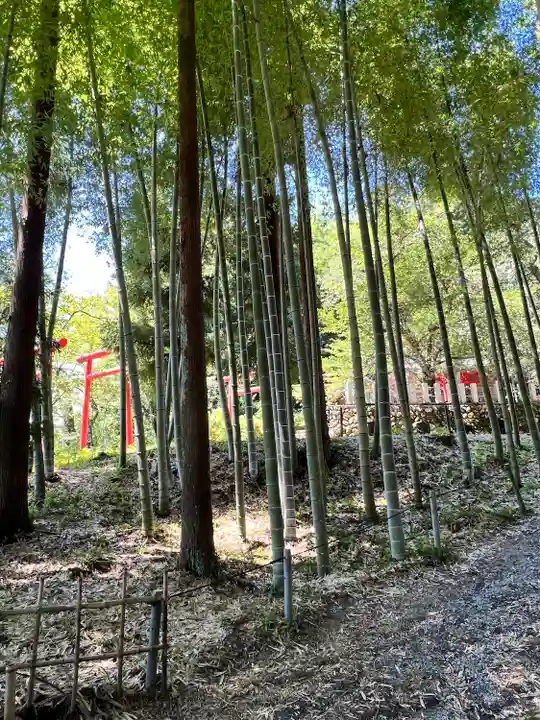 小川諏訪神社の庭園