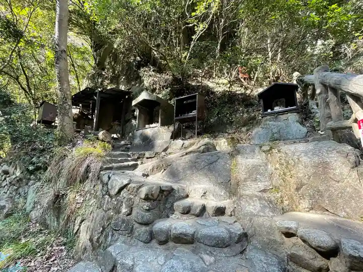 不動尊(布引の滝)の仏像