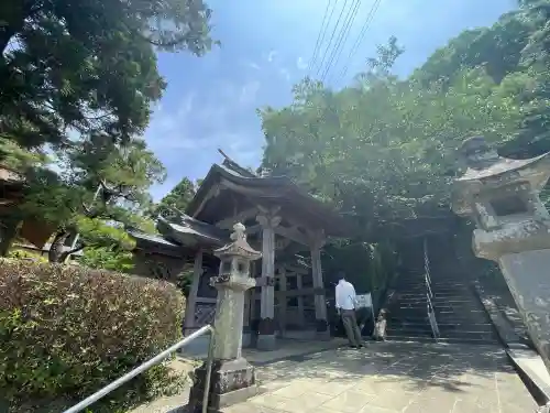 富松神社の{uncategorized: "未分類", other: "その他", undefined: "問題あり", building: "その他建物", grave: "お墓", sacred_gate: "鳥居", guardian: "狛犬", statue: "像", buddha: "仏像", history: "歴史", nature: "自然", garden: "庭園", animal: "動物", pagoda: "塔", temizu: "手水舎", mountain_gate: "山門・神門", sanctuary: "本殿・本堂", subordinate: "末社・摂社", art: "芸術", scenery: "景色", jizo: "地蔵", ema: "絵馬", goshuin: "御朱印", omikuji: "おみくじ", items: "授与品その他", amulet: "お守り", goshuincho: "御朱印帳", eats: "食事", festival: "お祭り", votive_dance: "神楽", shichigosan: "七五三参", wedding: "結婚式", experience: "体験その他", initially: "初詣", around: "周辺", anti_infection: "感染症対策"}