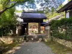 吸湖山　青岸寺の山門