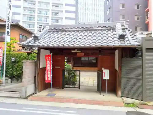 桂芳院の山門