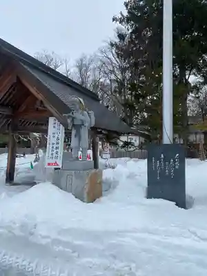 旭川神社の像