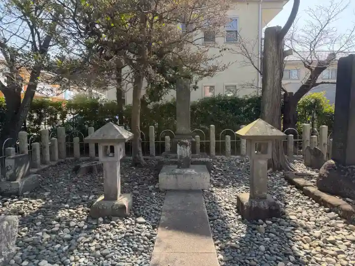 日蓮上人辻説法跡の{uncategorized: "未分類", other: "その他", undefined: "問題あり", building: "その他建物", grave: "お墓", sacred_gate: "鳥居", guardian: "狛犬", statue: "像", buddha: "仏像", history: "歴史", nature: "自然", garden: "庭園", animal: "動物", pagoda: "塔", temizu: "手水舎", mountain_gate: "山門・神門", sanctuary: "本殿・本堂", subordinate: "末社・摂社", art: "芸術", scenery: "景色", jizo: "地蔵", ema: "絵馬", goshuin: "御朱印", omikuji: "おみくじ", items: "授与品その他", amulet: "お守り", goshuincho: "御朱印帳", eats: "食事", festival: "お祭り", votive_dance: "神楽", shichigosan: "七五三参", wedding: "結婚式", experience: "体験その他", initially: "初詣", around: "周辺", anti_infection: "感染症対策"}