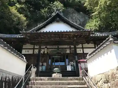 弥谷寺の本殿・本堂