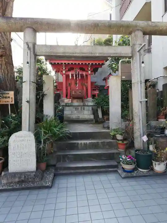 亀塚稲荷神社の鳥居
