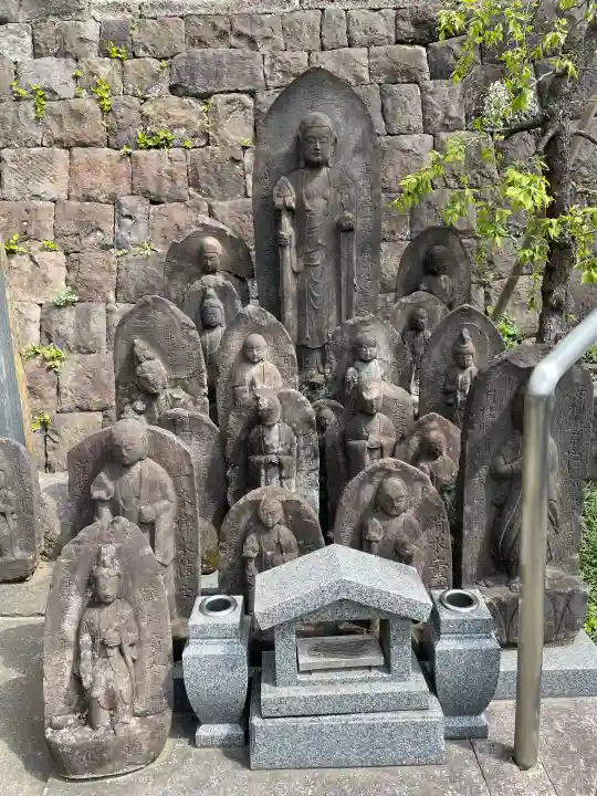 妙清寺の{uncategorized: "未分類", other: "その他", undefined: "問題あり", building: "その他建物", grave: "お墓", sacred_gate: "鳥居", guardian: "狛犬", statue: "像", buddha: "仏像", history: "歴史", nature: "自然", garden: "庭園", animal: "動物", pagoda: "塔", temizu: "手水舎", mountain_gate: "山門・神門", sanctuary: "本殿・本堂", subordinate: "末社・摂社", art: "芸術", scenery: "景色", jizo: "地蔵", ema: "絵馬", goshuin: "御朱印", omikuji: "おみくじ", items: "授与品その他", amulet: "お守り", goshuincho: "御朱印帳", eats: "食事", festival: "お祭り", votive_dance: "神楽", shichigosan: "七五三参", wedding: "結婚式", experience: "体験その他", initially: "初詣", around: "周辺", anti_infection: "感染症対策"}