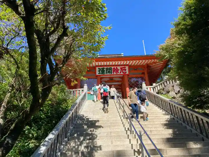 高尾山薬王院の山門・神門