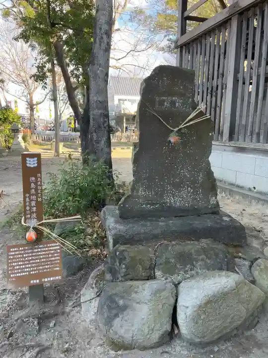 春日神社の{uncategorized: "未分類", other: "その他", undefined: "問題あり", building: "その他建物", grave: "お墓", sacred_gate: "鳥居", guardian: "狛犬", statue: "像", buddha: "仏像", history: "歴史", nature: "自然", garden: "庭園", animal: "動物", pagoda: "塔", temizu: "手水舎", mountain_gate: "山門・神門", sanctuary: "本殿・本堂", subordinate: "末社・摂社", art: "芸術", scenery: "景色", jizo: "地蔵", ema: "絵馬", goshuin: "御朱印", omikuji: "おみくじ", items: "授与品その他", amulet: "お守り", goshuincho: "御朱印帳", eats: "食事", festival: "お祭り", votive_dance: "神楽", shichigosan: "七五三参", wedding: "結婚式", experience: "体験その他", initially: "初詣", around: "周辺", anti_infection: "感染症対策"}