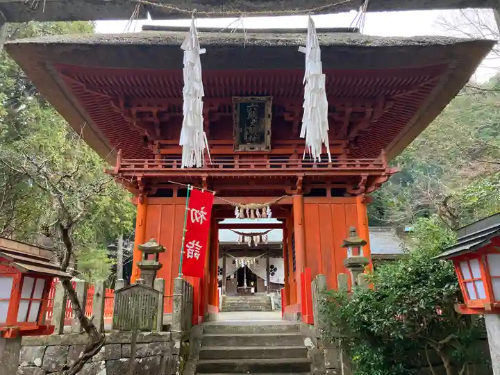 六殿神社の山門・神門