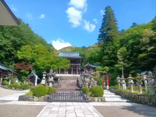 伊奈波神社の{uncategorized: "未分類", other: "その他", undefined: "問題あり", building: "その他建物", grave: "お墓", sacred_gate: "鳥居", guardian: "狛犬", statue: "像", buddha: "仏像", history: "歴史", nature: "自然", garden: "庭園", animal: "動物", pagoda: "塔", temizu: "手水舎", mountain_gate: "山門・神門", sanctuary: "本殿・本堂", subordinate: "末社・摂社", art: "芸術", scenery: "景色", jizo: "地蔵", ema: "絵馬", goshuin: "御朱印", omikuji: "おみくじ", items: "授与品その他", amulet: "お守り", goshuincho: "御朱印帳", eats: "食事", festival: "お祭り", votive_dance: "神楽", shichigosan: "七五三参", wedding: "結婚式", experience: "体験その他", initially: "初詣", around: "周辺", anti_infection: "感染症対策"}