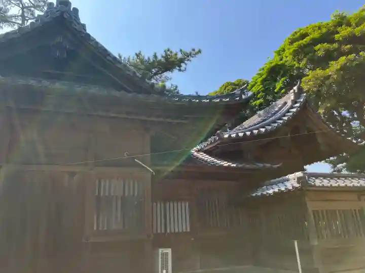 片瀬諏訪神社の{uncategorized: "未分類", other: "その他", undefined: "問題あり", building: "その他建物", grave: "お墓", sacred_gate: "鳥居", guardian: "狛犬", statue: "像", buddha: "仏像", history: "歴史", nature: "自然", garden: "庭園", animal: "動物", pagoda: "塔", temizu: "手水舎", mountain_gate: "山門・神門", sanctuary: "本殿・本堂", subordinate: "末社・摂社", art: "芸術", scenery: "景色", jizo: "地蔵", ema: "絵馬", goshuin: "御朱印", omikuji: "おみくじ", items: "授与品その他", amulet: "お守り", goshuincho: "御朱印帳", eats: "食事", festival: "お祭り", votive_dance: "神楽", shichigosan: "七五三参", wedding: "結婚式", experience: "体験その他", initially: "初詣", around: "周辺", anti_infection: "感染症対策"}
