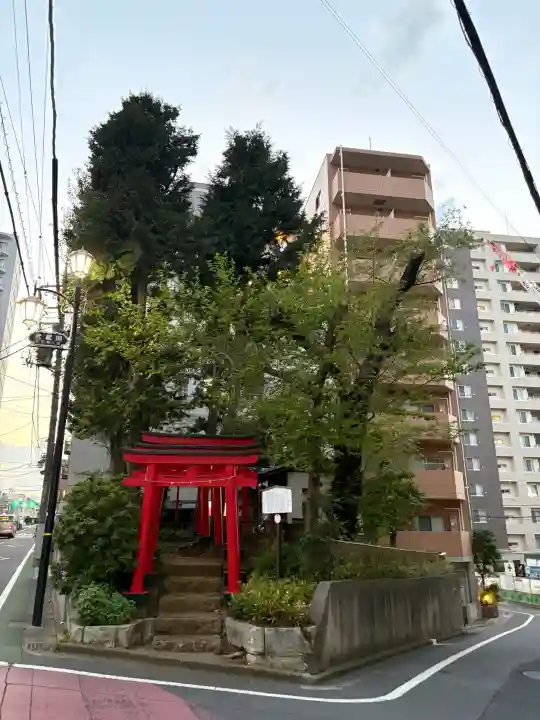 井口稲荷の{uncategorized: "未分類", other: "その他", undefined: "問題あり", building: "その他建物", grave: "お墓", sacred_gate: "鳥居", guardian: "狛犬", statue: "像", buddha: "仏像", history: "歴史", nature: "自然", garden: "庭園", animal: "動物", pagoda: "塔", temizu: "手水舎", mountain_gate: "山門・神門", sanctuary: "本殿・本堂", subordinate: "末社・摂社", art: "芸術", scenery: "景色", jizo: "地蔵", ema: "絵馬", goshuin: "御朱印", omikuji: "おみくじ", items: "授与品その他", amulet: "お守り", goshuincho: "御朱印帳", eats: "食事", festival: "お祭り", votive_dance: "神楽", shichigosan: "七五三参", wedding: "結婚式", experience: "体験その他", initially: "初詣", around: "周辺", anti_infection: "感染症対策"}