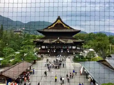 善光寺の本殿・本堂