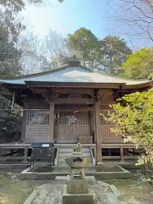 鷲峰寺の{uncategorized: "未分類", other: "その他", undefined: "問題あり", building: "その他建物", grave: "お墓", sacred_gate: "鳥居", guardian: "狛犬", statue: "像", buddha: "仏像", history: "歴史", nature: "自然", garden: "庭園", animal: "動物", pagoda: "塔", temizu: "手水舎", mountain_gate: "山門・神門", sanctuary: "本殿・本堂", subordinate: "末社・摂社", art: "芸術", scenery: "景色", jizo: "地蔵", ema: "絵馬", goshuin: "御朱印", omikuji: "おみくじ", items: "授与品その他", amulet: "お守り", goshuincho: "御朱印帳", eats: "食事", festival: "お祭り", votive_dance: "神楽", shichigosan: "七五三参", wedding: "結婚式", experience: "体験その他", initially: "初詣", around: "周辺", anti_infection: "感染症対策"}