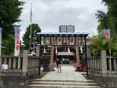素盞雄神社の{uncategorized: "未分類", other: "その他", undefined: "問題あり", building: "その他建物", grave: "お墓", sacred_gate: "鳥居", guardian: "狛犬", statue: "像", buddha: "仏像", history: "歴史", nature: "自然", garden: "庭園", animal: "動物", pagoda: "塔", temizu: "手水舎", mountain_gate: "山門・神門", sanctuary: "本殿・本堂", subordinate: "末社・摂社", art: "芸術", scenery: "景色", jizo: "地蔵", ema: "絵馬", goshuin: "御朱印", omikuji: "おみくじ", items: "授与品その他", amulet: "お守り", goshuincho: "御朱印帳", eats: "食事", festival: "お祭り", votive_dance: "神楽", shichigosan: "七五三参", wedding: "結婚式", experience: "体験その他", initially: "初詣", around: "周辺", anti_infection: "感染症対策"}