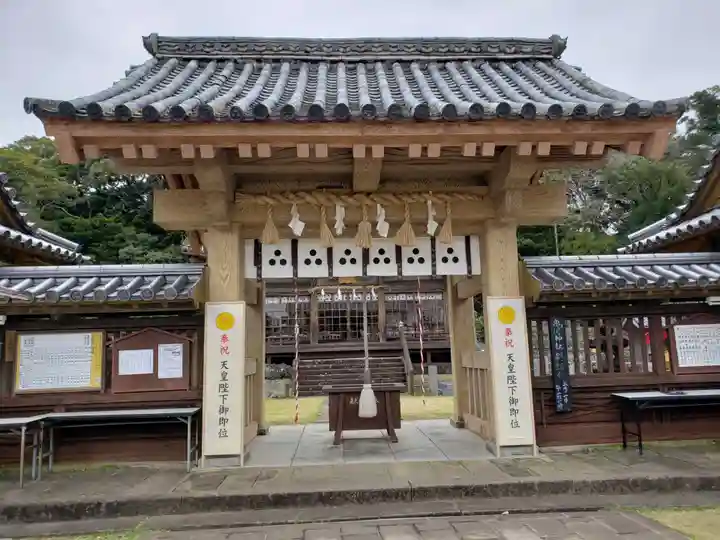 亀岡神社の山門・神門