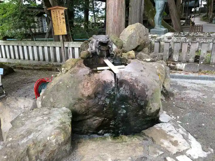 諏訪大社の手水舎