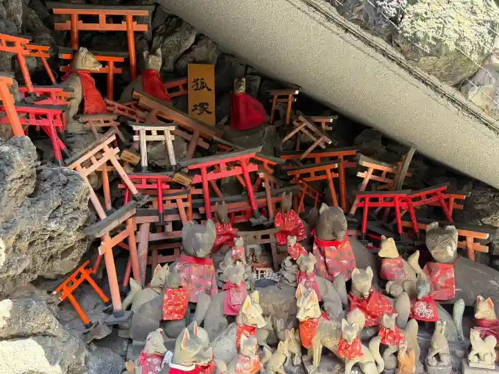 東京羽田 穴守稲荷神社の{uncategorized: "未分類", other: "その他", undefined: "問題あり", building: "その他建物", grave: "お墓", sacred_gate: "鳥居", guardian: "狛犬", statue: "像", buddha: "仏像", history: "歴史", nature: "自然", garden: "庭園", animal: "動物", pagoda: "塔", temizu: "手水舎", mountain_gate: "山門・神門", sanctuary: "本殿・本堂", subordinate: "末社・摂社", art: "芸術", scenery: "景色", jizo: "地蔵", ema: "絵馬", goshuin: "御朱印", omikuji: "おみくじ", items: "授与品その他", amulet: "お守り", goshuincho: "御朱印帳", eats: "食事", festival: "お祭り", votive_dance: "神楽", shichigosan: "七五三参", wedding: "結婚式", experience: "体験その他", initially: "初詣", around: "周辺", anti_infection: "感染症対策"}