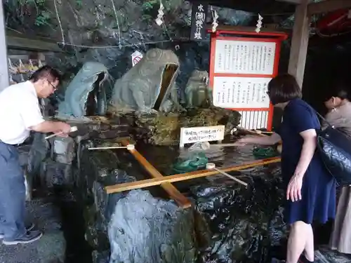 二見興玉神社の手水舎