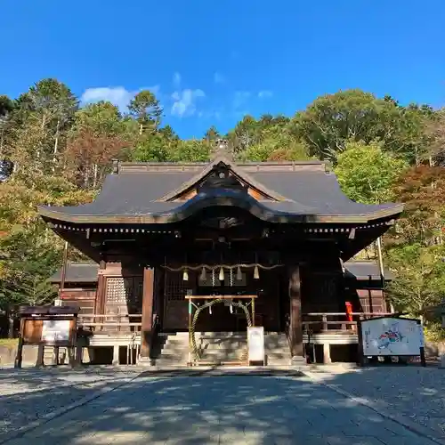 義經神社の本殿