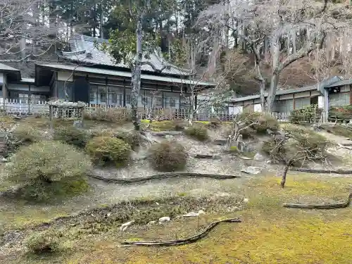 瑞巌寺の{uncategorized: "未分類", other: "その他", undefined: "問題あり", building: "その他建物", grave: "お墓", sacred_gate: "鳥居", guardian: "狛犬", statue: "像", buddha: "仏像", history: "歴史", nature: "自然", garden: "庭園", animal: "動物", pagoda: "塔", temizu: "手水舎", mountain_gate: "山門・神門", sanctuary: "本殿・本堂", subordinate: "末社・摂社", art: "芸術", scenery: "景色", jizo: "地蔵", ema: "絵馬", goshuin: "御朱印", omikuji: "おみくじ", items: "授与品その他", amulet: "お守り", goshuincho: "御朱印帳", eats: "食事", festival: "お祭り", votive_dance: "神楽", shichigosan: "七五三参", wedding: "結婚式", experience: "体験その他", initially: "初詣", around: "周辺", anti_infection: "感染症対策"}