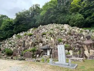 観音正寺の{uncategorized: "未分類", other: "その他", undefined: "問題あり", building: "その他建物", grave: "お墓", sacred_gate: "鳥居", guardian: "狛犬", statue: "像", buddha: "仏像", history: "歴史", nature: "自然", garden: "庭園", animal: "動物", pagoda: "塔", temizu: "手水舎", mountain_gate: "山門・神門", sanctuary: "本殿・本堂", subordinate: "末社・摂社", art: "芸術", scenery: "景色", jizo: "地蔵", ema: "絵馬", goshuin: "御朱印", omikuji: "おみくじ", items: "授与品その他", amulet: "お守り", goshuincho: "御朱印帳", eats: "食事", festival: "お祭り", votive_dance: "神楽", shichigosan: "七五三参", wedding: "結婚式", experience: "体験その他", initially: "初詣", around: "周辺", anti_infection: "感染症対策"}