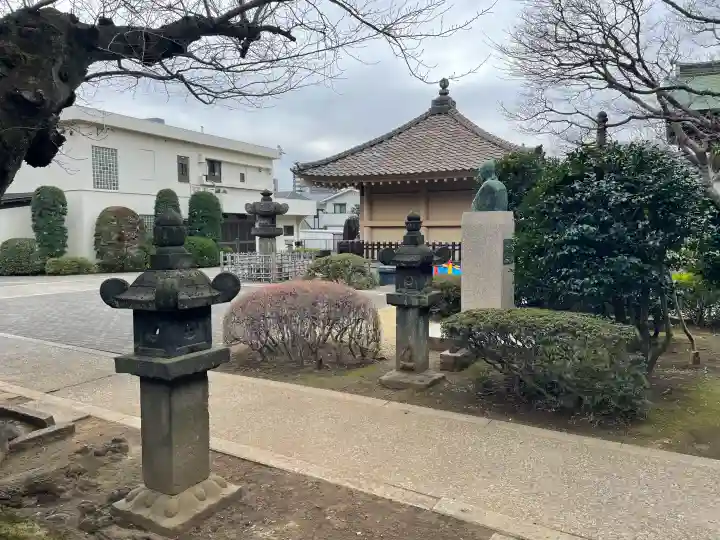 與楽寺の{uncategorized: "未分類", other: "その他", undefined: "問題あり", building: "その他建物", grave: "お墓", sacred_gate: "鳥居", guardian: "狛犬", statue: "像", buddha: "仏像", history: "歴史", nature: "自然", garden: "庭園", animal: "動物", pagoda: "塔", temizu: "手水舎", mountain_gate: "山門・神門", sanctuary: "本殿・本堂", subordinate: "末社・摂社", art: "芸術", scenery: "景色", jizo: "地蔵", ema: "絵馬", goshuin: "御朱印", omikuji: "おみくじ", items: "授与品その他", amulet: "お守り", goshuincho: "御朱印帳", eats: "食事", festival: "お祭り", votive_dance: "神楽", shichigosan: "七五三参", wedding: "結婚式", experience: "体験その他", initially: "初詣", around: "周辺", anti_infection: "感染症対策"}