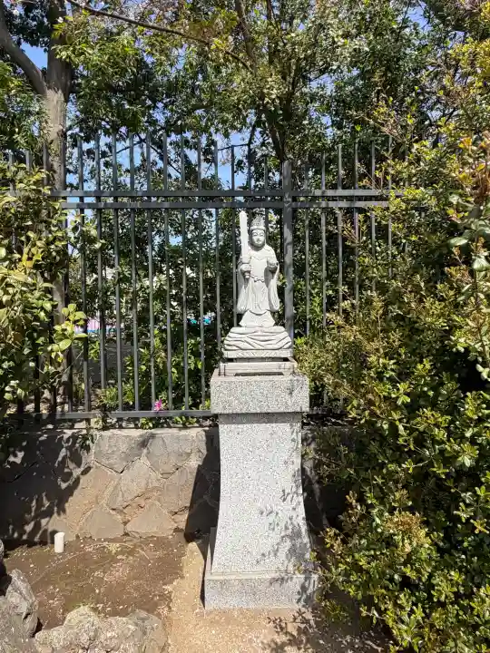 菊名池弁財天の{uncategorized: "未分類", other: "その他", undefined: "問題あり", building: "その他建物", grave: "お墓", sacred_gate: "鳥居", guardian: "狛犬", statue: "像", buddha: "仏像", history: "歴史", nature: "自然", garden: "庭園", animal: "動物", pagoda: "塔", temizu: "手水舎", mountain_gate: "山門・神門", sanctuary: "本殿・本堂", subordinate: "末社・摂社", art: "芸術", scenery: "景色", jizo: "地蔵", ema: "絵馬", goshuin: "御朱印", omikuji: "おみくじ", items: "授与品その他", amulet: "お守り", goshuincho: "御朱印帳", eats: "食事", festival: "お祭り", votive_dance: "神楽", shichigosan: "七五三参", wedding: "結婚式", experience: "体験その他", initially: "初詣", around: "周辺", anti_infection: "感染症対策"}