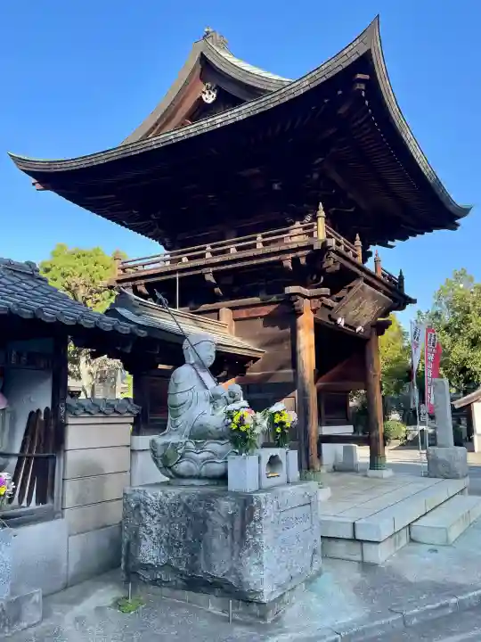 徳林寺の{uncategorized: "未分類", other: "その他", undefined: "問題あり", building: "その他建物", grave: "お墓", sacred_gate: "鳥居", guardian: "狛犬", statue: "像", buddha: "仏像", history: "歴史", nature: "自然", garden: "庭園", animal: "動物", pagoda: "塔", temizu: "手水舎", mountain_gate: "山門・神門", sanctuary: "本殿・本堂", subordinate: "末社・摂社", art: "芸術", scenery: "景色", jizo: "地蔵", ema: "絵馬", goshuin: "御朱印", omikuji: "おみくじ", items: "授与品その他", amulet: "お守り", goshuincho: "御朱印帳", eats: "食事", festival: "お祭り", votive_dance: "神楽", shichigosan: "七五三参", wedding: "結婚式", experience: "体験その他", initially: "初詣", around: "周辺", anti_infection: "感染症対策"}