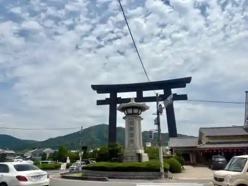 大神神社の{uncategorized: "未分類", other: "その他", undefined: "問題あり", building: "その他建物", grave: "お墓", sacred_gate: "鳥居", guardian: "狛犬", statue: "像", buddha: "仏像", history: "歴史", nature: "自然", garden: "庭園", animal: "動物", pagoda: "塔", temizu: "手水舎", mountain_gate: "山門・神門", sanctuary: "本殿・本堂", subordinate: "末社・摂社", art: "芸術", scenery: "景色", jizo: "地蔵", ema: "絵馬", goshuin: "御朱印", omikuji: "おみくじ", items: "授与品その他", amulet: "お守り", goshuincho: "御朱印帳", eats: "食事", festival: "お祭り", votive_dance: "神楽", shichigosan: "七五三参", wedding: "結婚式", experience: "体験その他", initially: "初詣", around: "周辺", anti_infection: "感染症対策"}