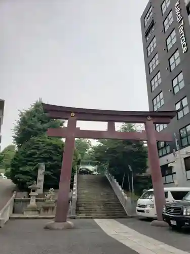 白金氷川神社の鳥居