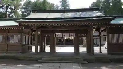 白山比咩神社の山門・神門