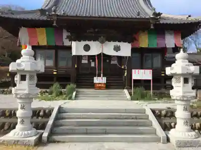 埼玉厄除け開運大師・龍泉寺（切り絵御朱印発祥の寺）の本殿・本堂