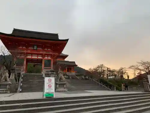 清水寺の山門・神門
