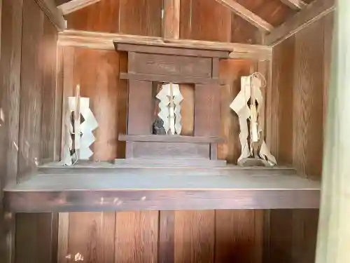 本一色天祖神社の{uncategorized: "未分類", other: "その他", undefined: "問題あり", building: "その他建物", grave: "お墓", sacred_gate: "鳥居", guardian: "狛犬", statue: "像", buddha: "仏像", history: "歴史", nature: "自然", garden: "庭園", animal: "動物", pagoda: "塔", temizu: "手水舎", mountain_gate: "山門・神門", sanctuary: "本殿・本堂", subordinate: "末社・摂社", art: "芸術", scenery: "景色", jizo: "地蔵", ema: "絵馬", goshuin: "御朱印", omikuji: "おみくじ", items: "授与品その他", amulet: "お守り", goshuincho: "御朱印帳", eats: "食事", festival: "お祭り", votive_dance: "神楽", shichigosan: "七五三参", wedding: "結婚式", experience: "体験その他", initially: "初詣", around: "周辺", anti_infection: "感染症対策"}