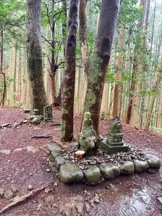 熊野本宮大社の{uncategorized: "未分類", other: "その他", undefined: "問題あり", building: "その他建物", grave: "お墓", sacred_gate: "鳥居", guardian: "狛犬", statue: "像", buddha: "仏像", history: "歴史", nature: "自然", garden: "庭園", animal: "動物", pagoda: "塔", temizu: "手水舎", mountain_gate: "山門・神門", sanctuary: "本殿・本堂", subordinate: "末社・摂社", art: "芸術", scenery: "景色", jizo: "地蔵", ema: "絵馬", goshuin: "御朱印", omikuji: "おみくじ", items: "授与品その他", amulet: "お守り", goshuincho: "御朱印帳", eats: "食事", festival: "お祭り", votive_dance: "神楽", shichigosan: "七五三参", wedding: "結婚式", experience: "体験その他", initially: "初詣", around: "周辺", anti_infection: "感染症対策"}