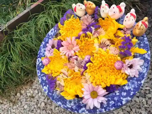 埼玉厄除け開運大師・龍泉寺（切り絵御朱印発祥の寺）の{uncategorized: "未分類", other: "その他", undefined: "問題あり", building: "その他建物", grave: "お墓", sacred_gate: "鳥居", guardian: "狛犬", statue: "像", buddha: "仏像", history: "歴史", nature: "自然", garden: "庭園", animal: "動物", pagoda: "塔", temizu: "手水舎", mountain_gate: "山門・神門", sanctuary: "本殿・本堂", subordinate: "末社・摂社", art: "芸術", scenery: "景色", jizo: "地蔵", ema: "絵馬", goshuin: "御朱印", omikuji: "おみくじ", items: "授与品その他", amulet: "お守り", goshuincho: "御朱印帳", eats: "食事", festival: "お祭り", votive_dance: "神楽", shichigosan: "七五三参", wedding: "結婚式", experience: "体験その他", initially: "初詣", around: "周辺", anti_infection: "感染症対策"}