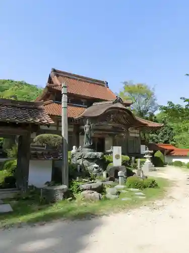 峯寺の本殿