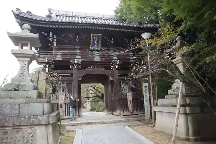 朝護孫子寺の山門・神門