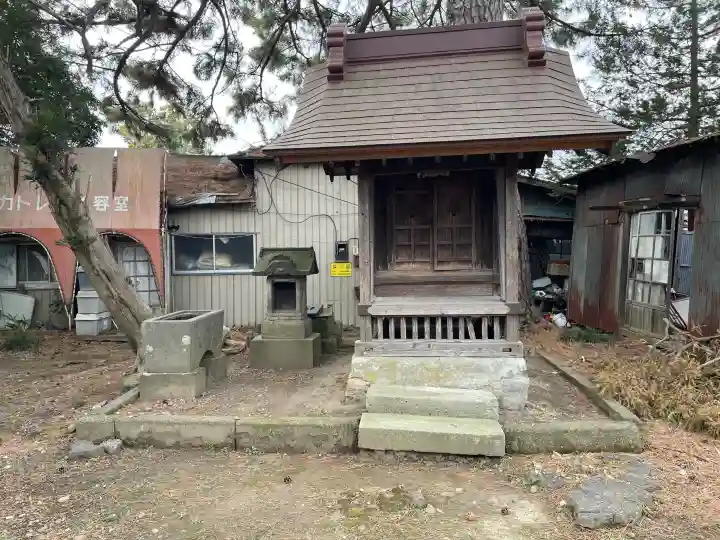 第六天神社の{uncategorized: "未分類", other: "その他", undefined: "問題あり", building: "その他建物", grave: "お墓", sacred_gate: "鳥居", guardian: "狛犬", statue: "像", buddha: "仏像", history: "歴史", nature: "自然", garden: "庭園", animal: "動物", pagoda: "塔", temizu: "手水舎", mountain_gate: "山門・神門", sanctuary: "本殿・本堂", subordinate: "末社・摂社", art: "芸術", scenery: "景色", jizo: "地蔵", ema: "絵馬", goshuin: "御朱印", omikuji: "おみくじ", items: "授与品その他", amulet: "お守り", goshuincho: "御朱印帳", eats: "食事", festival: "お祭り", votive_dance: "神楽", shichigosan: "七五三参", wedding: "結婚式", experience: "体験その他", initially: "初詣", around: "周辺", anti_infection: "感染症対策"}