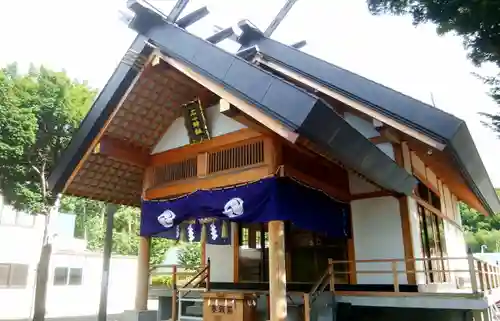 石山神社の本殿