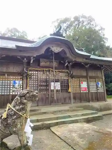 妻山神社の本殿