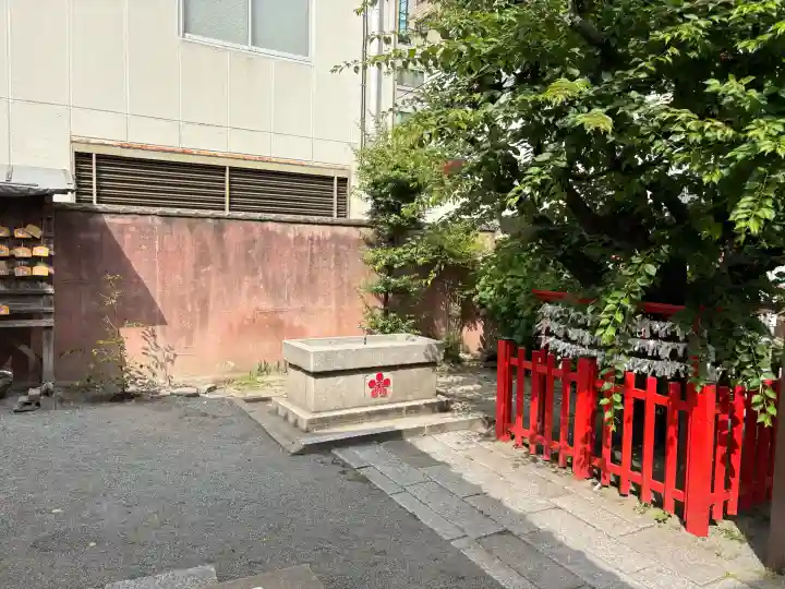 綱敷天満宮の{uncategorized: "未分類", other: "その他", undefined: "問題あり", building: "その他建物", grave: "お墓", sacred_gate: "鳥居", guardian: "狛犬", statue: "像", buddha: "仏像", history: "歴史", nature: "自然", garden: "庭園", animal: "動物", pagoda: "塔", temizu: "手水舎", mountain_gate: "山門・神門", sanctuary: "本殿・本堂", subordinate: "末社・摂社", art: "芸術", scenery: "景色", jizo: "地蔵", ema: "絵馬", goshuin: "御朱印", omikuji: "おみくじ", items: "授与品その他", amulet: "お守り", goshuincho: "御朱印帳", eats: "食事", festival: "お祭り", votive_dance: "神楽", shichigosan: "七五三参", wedding: "結婚式", experience: "体験その他", initially: "初詣", around: "周辺", anti_infection: "感染症対策"}