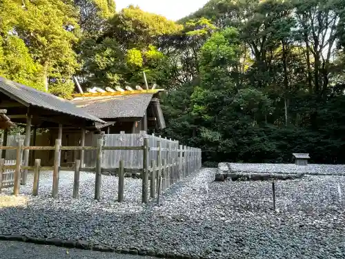 伊雜宮（皇大神宮別宮）の{uncategorized: "未分類", other: "その他", undefined: "問題あり", building: "その他建物", grave: "お墓", sacred_gate: "鳥居", guardian: "狛犬", statue: "像", buddha: "仏像", history: "歴史", nature: "自然", garden: "庭園", animal: "動物", pagoda: "塔", temizu: "手水舎", mountain_gate: "山門・神門", sanctuary: "本殿・本堂", subordinate: "末社・摂社", art: "芸術", scenery: "景色", jizo: "地蔵", ema: "絵馬", goshuin: "御朱印", omikuji: "おみくじ", items: "授与品その他", amulet: "お守り", goshuincho: "御朱印帳", eats: "食事", festival: "お祭り", votive_dance: "神楽", shichigosan: "七五三参", wedding: "結婚式", experience: "体験その他", initially: "初詣", around: "周辺", anti_infection: "感染症対策"}