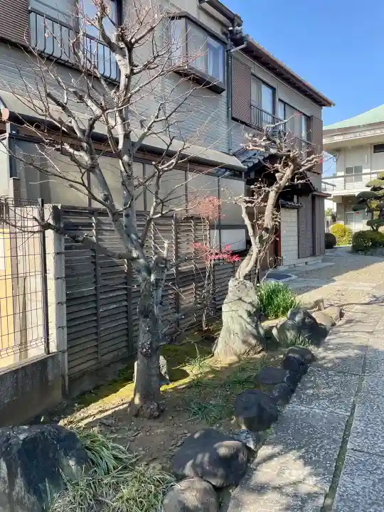 雪峰院の{uncategorized: "未分類", other: "その他", undefined: "問題あり", building: "その他建物", grave: "お墓", sacred_gate: "鳥居", guardian: "狛犬", statue: "像", buddha: "仏像", history: "歴史", nature: "自然", garden: "庭園", animal: "動物", pagoda: "塔", temizu: "手水舎", mountain_gate: "山門・神門", sanctuary: "本殿・本堂", subordinate: "末社・摂社", art: "芸術", scenery: "景色", jizo: "地蔵", ema: "絵馬", goshuin: "御朱印", omikuji: "おみくじ", items: "授与品その他", amulet: "お守り", goshuincho: "御朱印帳", eats: "食事", festival: "お祭り", votive_dance: "神楽", shichigosan: "七五三参", wedding: "結婚式", experience: "体験その他", initially: "初詣", around: "周辺", anti_infection: "感染症対策"}