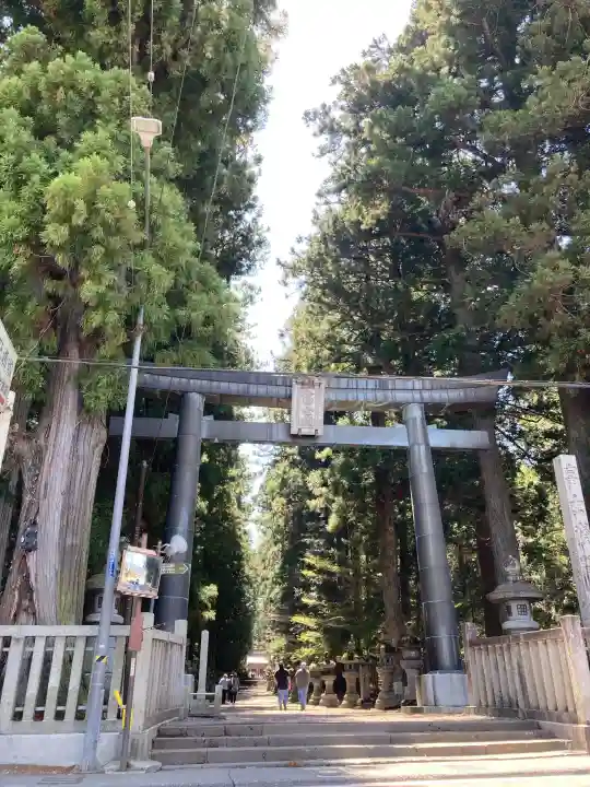 北口本宮冨士浅間神社の{uncategorized: "未分類", other: "その他", undefined: "問題あり", building: "その他建物", grave: "お墓", sacred_gate: "鳥居", guardian: "狛犬", statue: "像", buddha: "仏像", history: "歴史", nature: "自然", garden: "庭園", animal: "動物", pagoda: "塔", temizu: "手水舎", mountain_gate: "山門・神門", sanctuary: "本殿・本堂", subordinate: "末社・摂社", art: "芸術", scenery: "景色", jizo: "地蔵", ema: "絵馬", goshuin: "御朱印", omikuji: "おみくじ", items: "授与品その他", amulet: "お守り", goshuincho: "御朱印帳", eats: "食事", festival: "お祭り", votive_dance: "神楽", shichigosan: "七五三参", wedding: "結婚式", experience: "体験その他", initially: "初詣", around: "周辺", anti_infection: "感染症対策"}